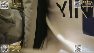 翘着美臀无套后入急速抽插