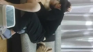 小宝寻花约了个颜值不错黑衣妹子酒店啪啪，洗完澡口交 上位自己动