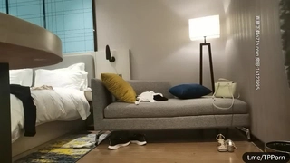 大胸变性人和森林里的肛交高潮的动漫色情游戏