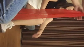 今晚约了个花裙妹子，穿上黑丝撕裆口交舔弄，骑乘后入猛操呻吟大声非常诱人